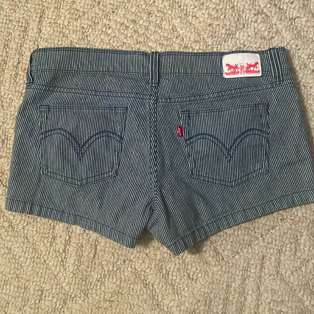 LEVI’S PINSTRIPED LOW RISE DENIM SHORTS  Sz 28  NWOT